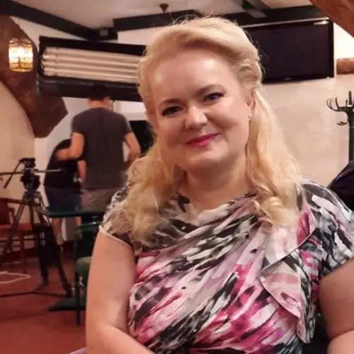 saraanalanal image 0